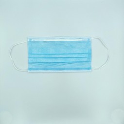 Одноразовая трехслойная защит. маска для лица на резинках с фиксатором, голубая